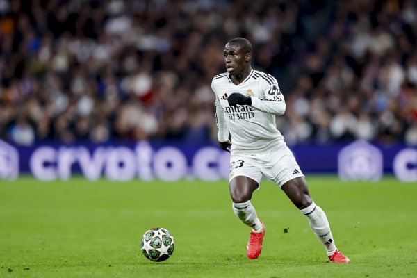 Phóng viên: Ferland Mendy đã