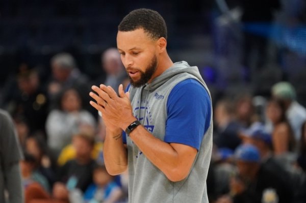 Horford: Mỗi lần Curry chạy, a