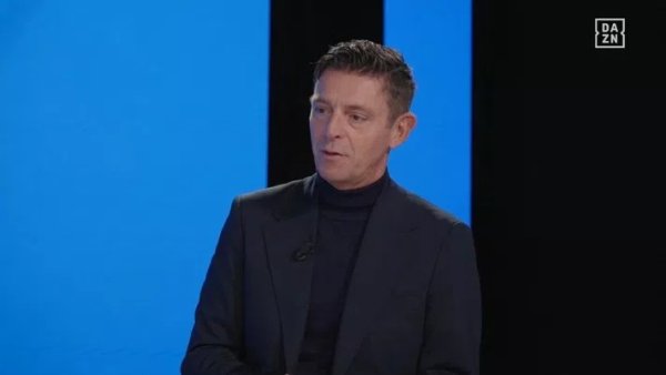 Trưởng trọng tài nói về phán đ