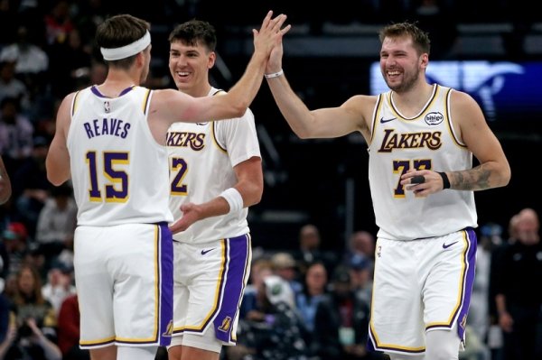 Lakers bắt đầu cộng trừ! Reeve