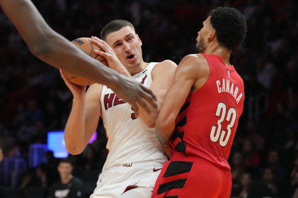 Hux nói về đêm sự nghiệp của J