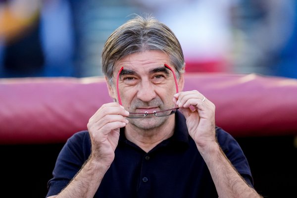 Thành tích là 4 thắng, 8 hòa v