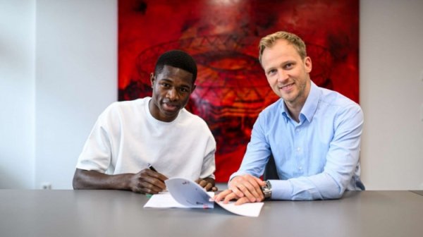 Kicker: Kofane nhận lời triệu 