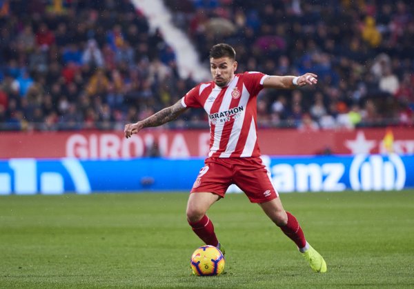 Phóng viên: Cầu thủ chạy cánh 